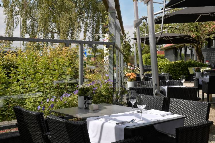 Van der Valk Hotel Groningen-Westerbroek - terras
