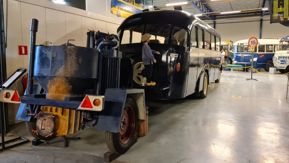 Nationaal Bus Museum - Houtgasgenerator