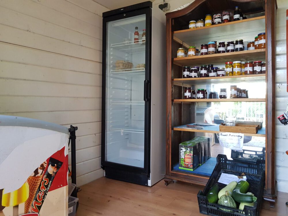 Zelfgemaakte en -gekweekte producten in de winkel van De Ei-Halte