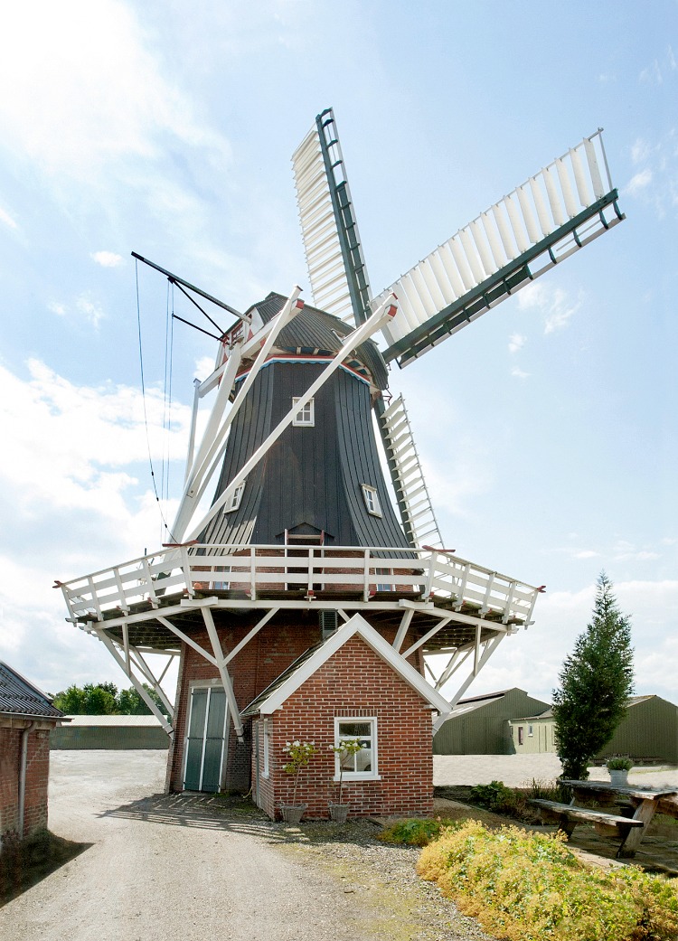 Molen Windlust met motorhuisje, Overschild