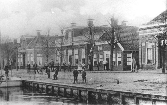 13. Sluiskade 33: Scheepsjagerscafé Berg