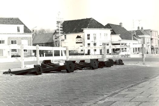 25. Meint Veningastraat 24: Bodewes scheepsbenodigdheden, ankers