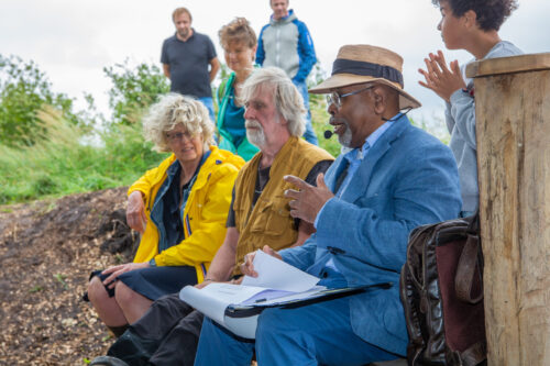 `t Roege Pad, E. Rudo Walker draagt gedicht voor bij Kultuureiland Damsterplas op 26 juni 2025 - foto Wilco van der Laan